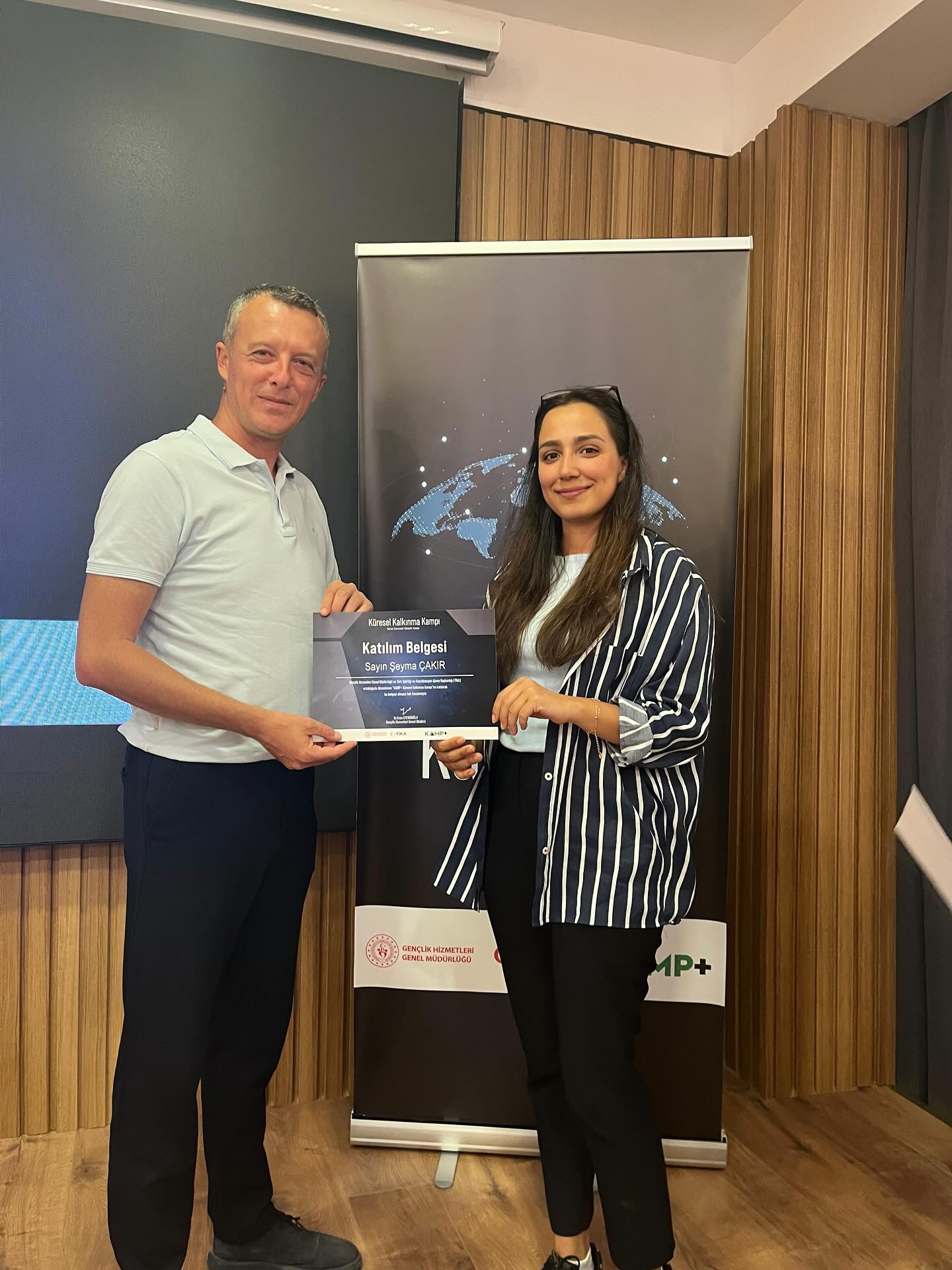 Balıkesir Teknokent olarak, Türk İşbirliği ve Koordinasyon Ajansı (TİKA) ile Gençlik ve Spor Bakanlığı iş birliğiyle düzenlenen Küresel Gençlik Kampı’na katıldık. Balıkesir Teknokent’i temsilen Uluslararasılaşma ve Ticarileşme Birim Uzmanımız Şeyma Çakır’ın da yer aldığı programda, değerli uzmanlar tarafından çeşitli sunumlar gerçekleştirildi.