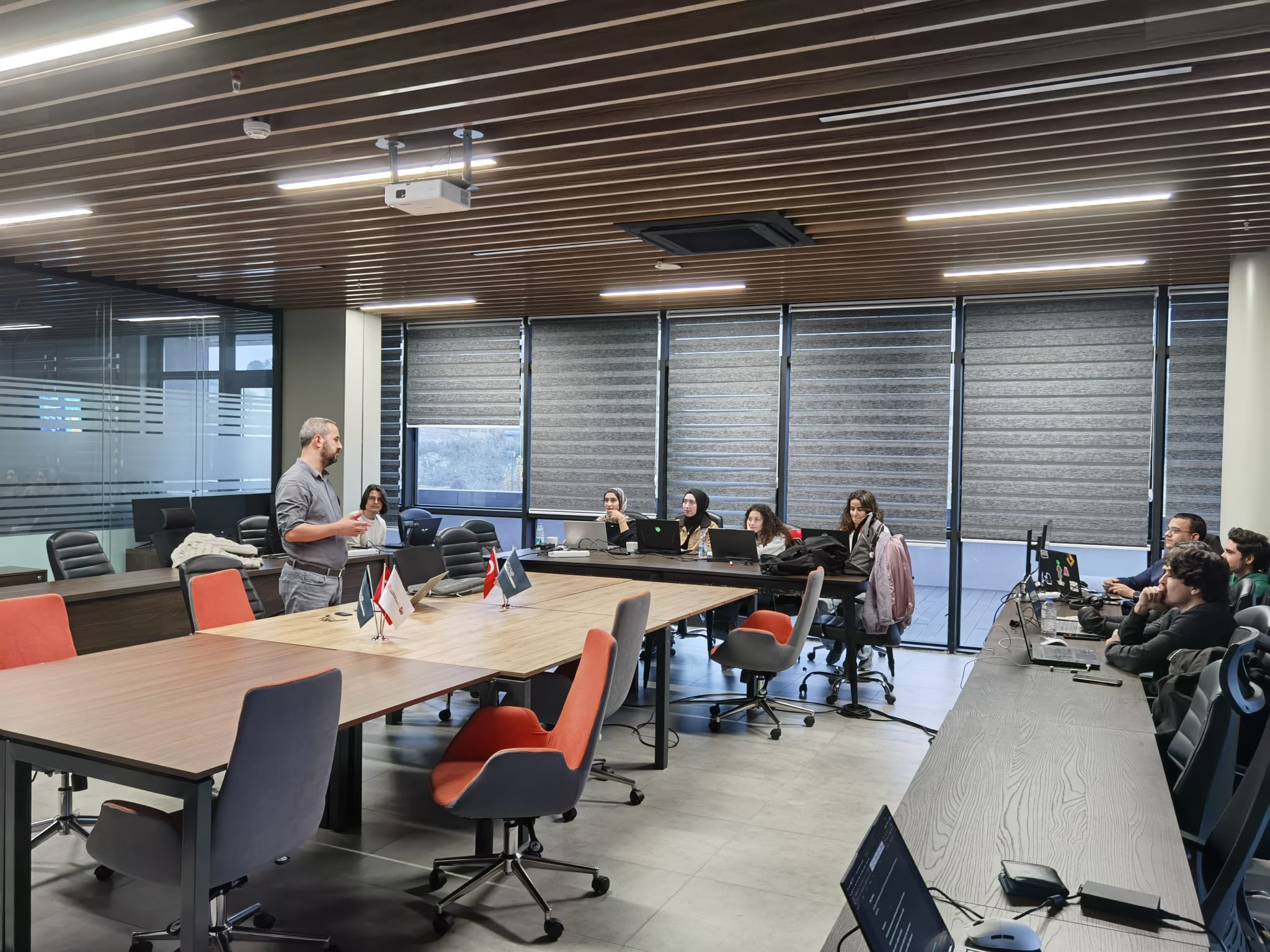 Balıkesir Üniversitesi Mühendislik Fakültesi Bilgisayar Mühendisliği bölümünden Buluş Ön Kuluçka Birimi öğrencilerimiz, TÜBİTAK 2209-A/B proje başvuruları için son hazırlıklarını tamamlıyor. 