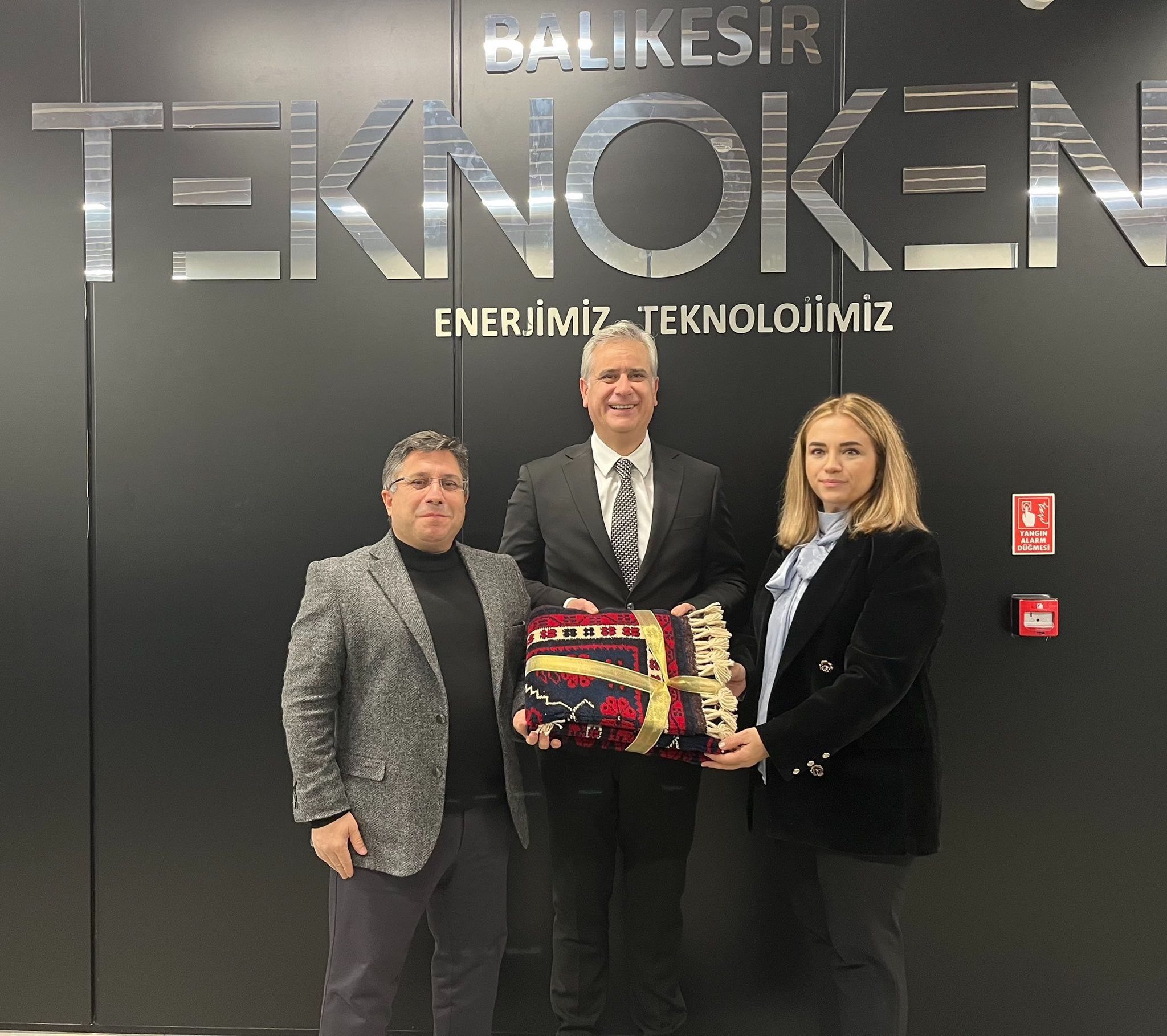 K Party Deputy Chairman Prof. Dr. Hasan Basri Yalçın, Balıkesir Member of Parliament Ali Taylan Öztaylan, AK Party Balıkesir Provincial Chairman Mehmet Aydemir, Central Executive Board (MKYK) Members Arzu Silin Günaydın and Mehmet Umur, and Head of Human Rights of the AK Party Headquarters Youth Branch, Pırıl Özçelik, visited Balıkesir Teknokent and received information about our activities.