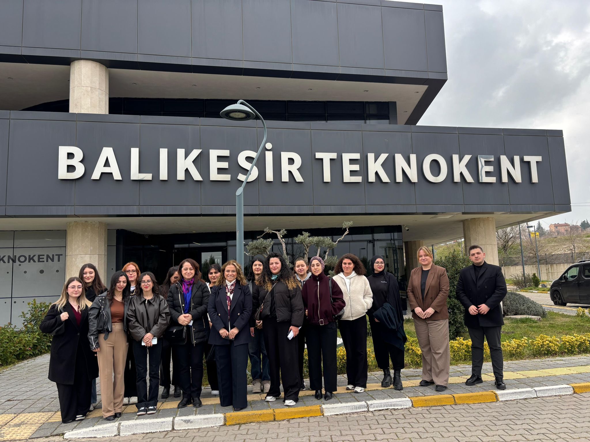 Students from the Faculty of Tourism at Balıkesir University visited Balıkesir Teknokent today as part of their Entrepreneurship course, under the guidance of Prof. Dr. Gülay Özdemir Yılmaz.
