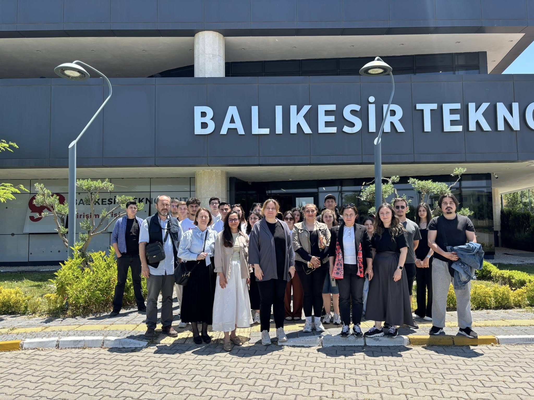 Gülşah Çelik Gül from our academician company, Novalabs Chemistry Industry and Trade Inc., visited our Technopark together with students from Savaştepe Vocational School.